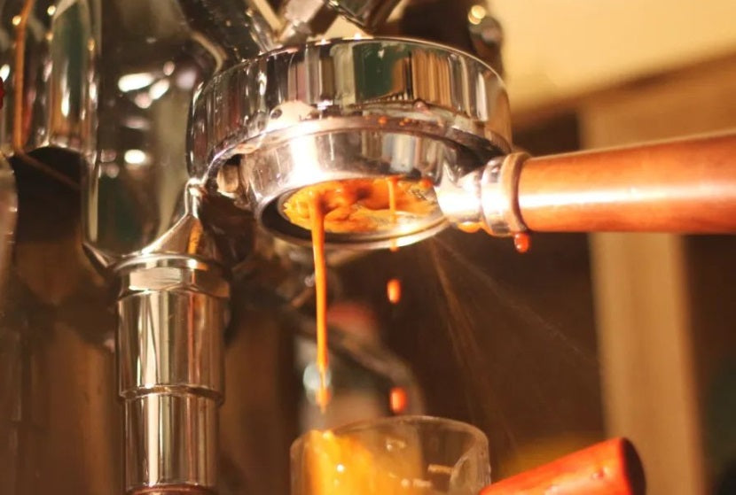 Why Is the Coffee Crema Less Rich When Using a Bottomless Portafilter?