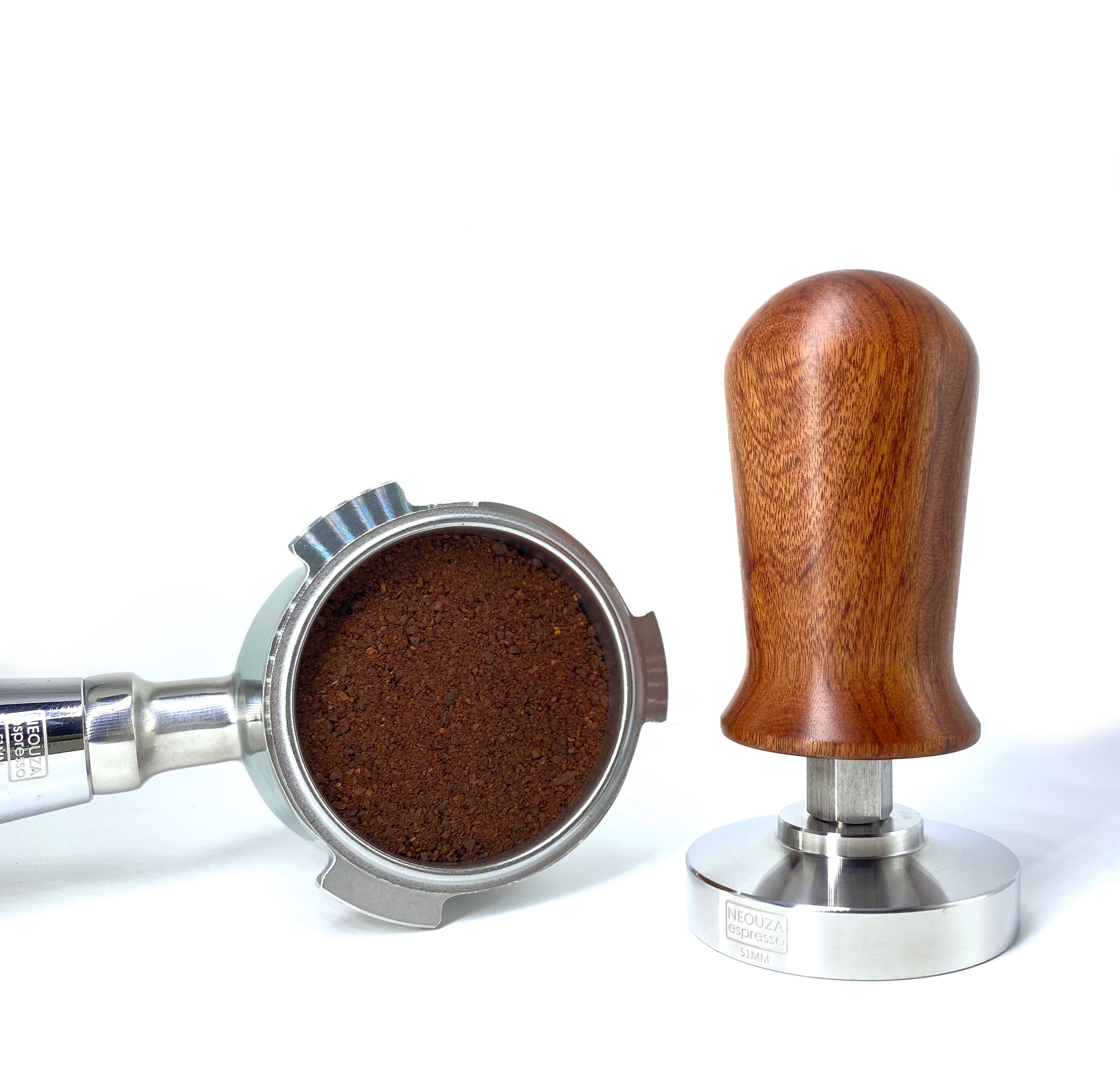 NEOUZA Kalibrierter Tamper für Espresso und Kaffee, 51 mm, 53 mm, 58 mm, Tamper, professioneller Druckkaffee-Presshammer – 304 Edelstahl, flache Basis mit gefedertem Holzgriff für Barista